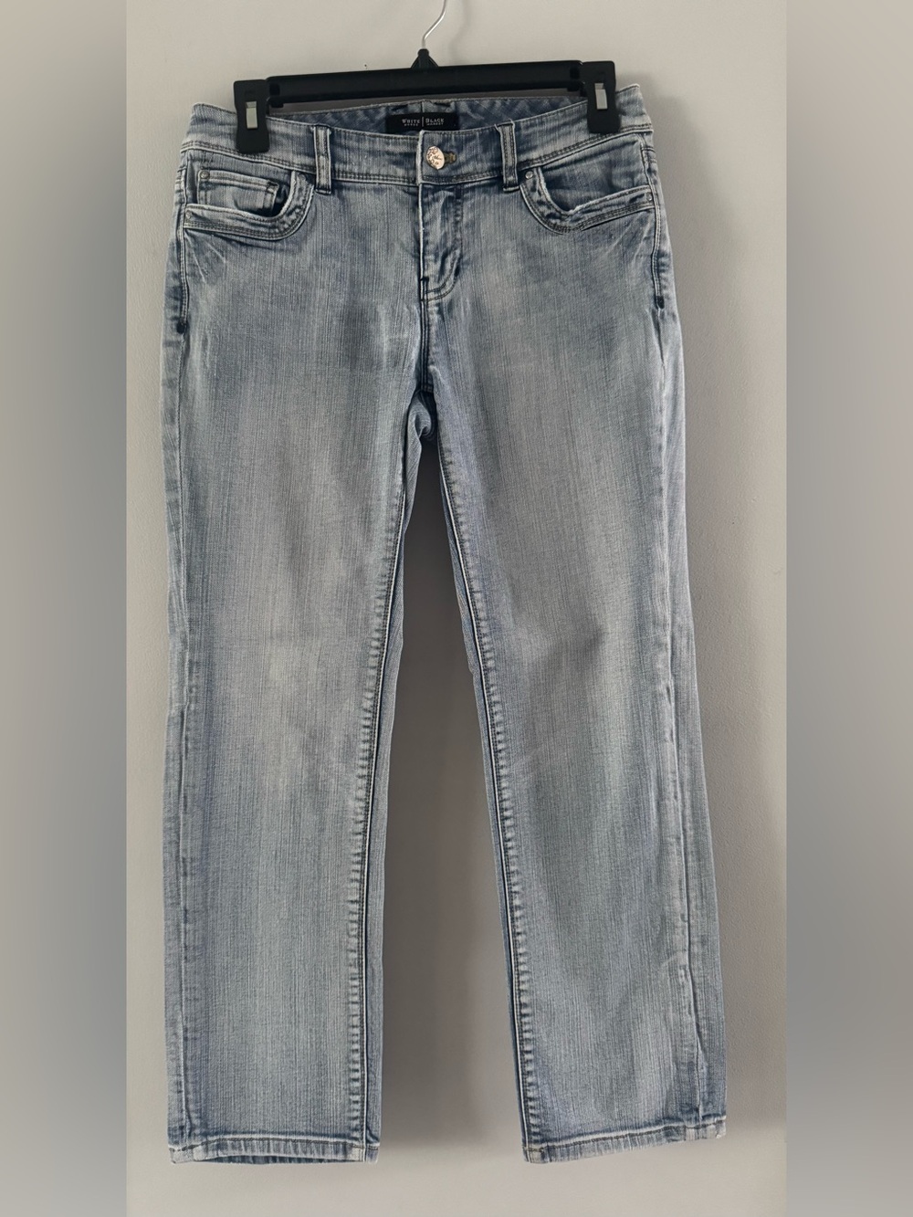 White House Black Market Size 2 Light Wash Straight Jeans 8” Rise 25” Inseam